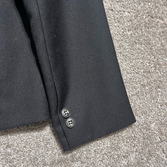 The Fashion Place Woman’s Black 2 Button Blazer career Size 6 - Picture 7 of 8